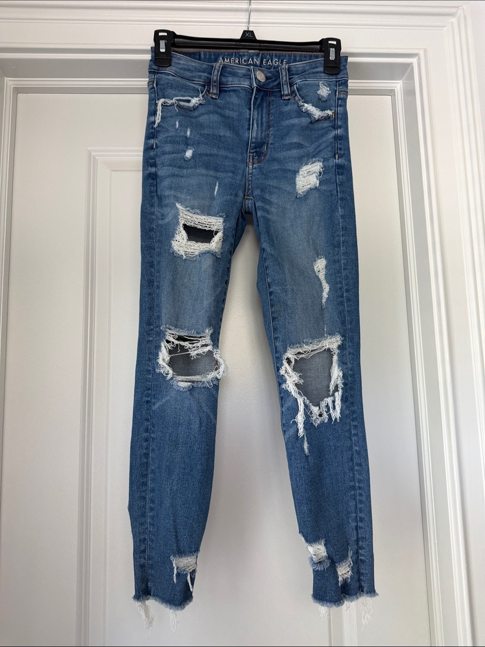American Eagle Outfitters Hi-Rise Medium Wash Distressed Crop Jeggings